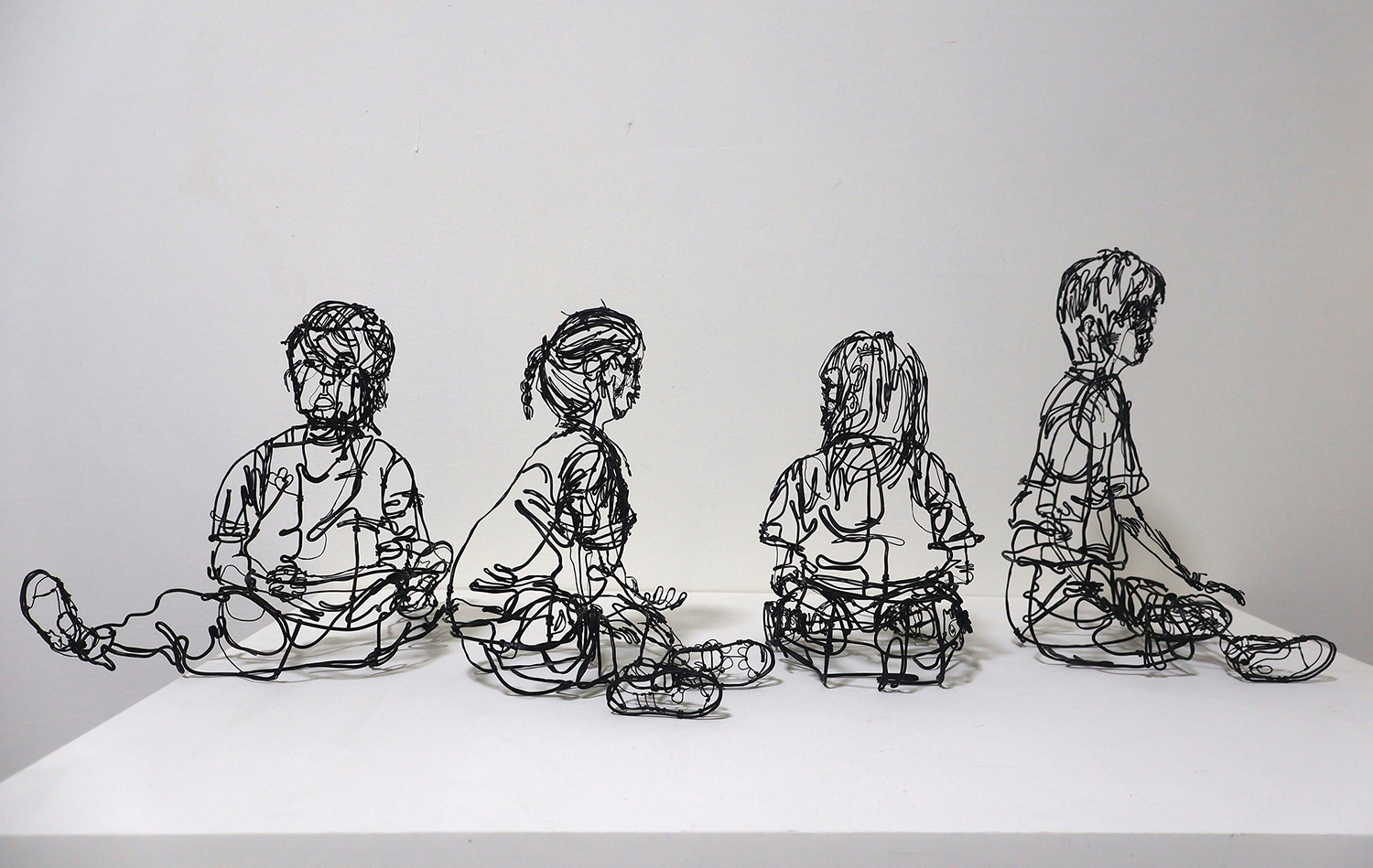 Hsu Chun-Yu｜Postures of Presence: Everyday in Lines